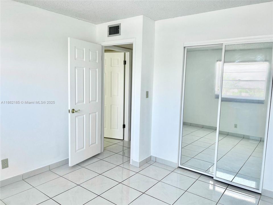For Sale: $139,999 (2 beds, 1 baths, 650 Square Feet)