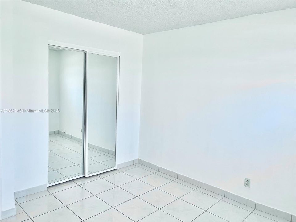 For Sale: $139,999 (2 beds, 1 baths, 650 Square Feet)