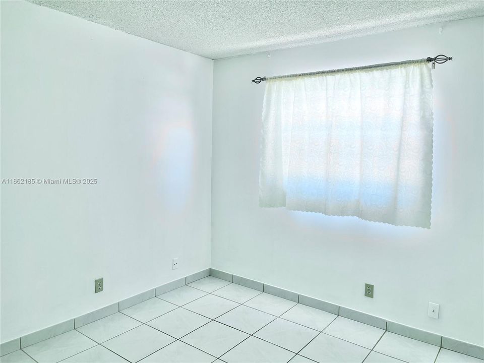 For Sale: $139,999 (2 beds, 1 baths, 650 Square Feet)