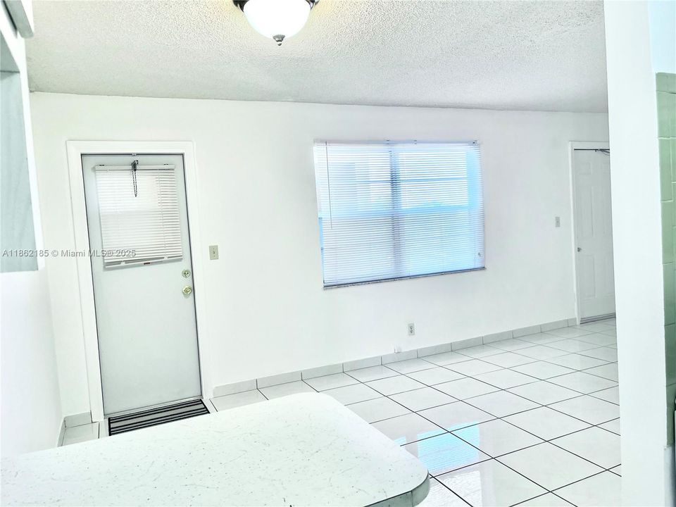 For Sale: $139,999 (2 beds, 1 baths, 650 Square Feet)