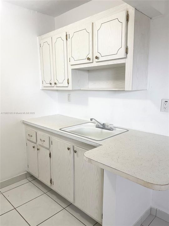 For Sale: $139,999 (2 beds, 1 baths, 650 Square Feet)