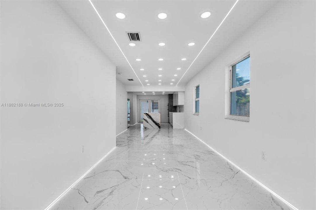 Recently Sold: $665,000 (4 beds, 2 baths, 1171 Square Feet)