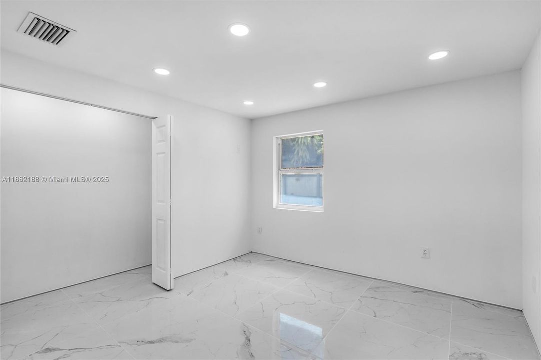 Recently Sold: $665,000 (4 beds, 2 baths, 1171 Square Feet)