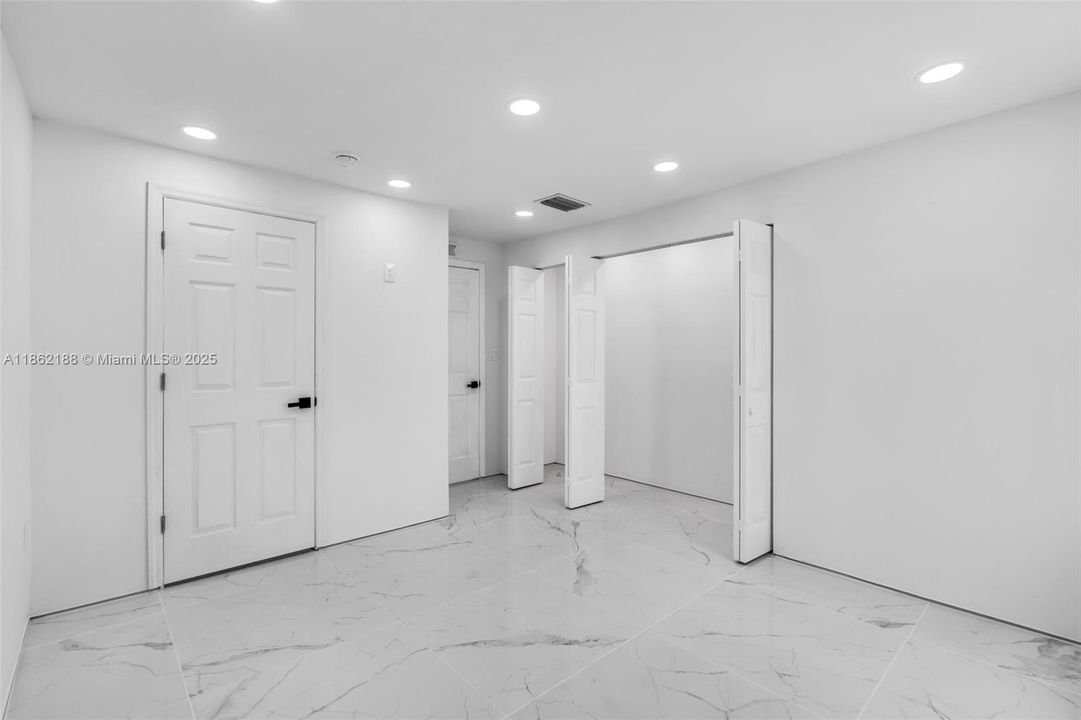 Recently Sold: $665,000 (4 beds, 2 baths, 1171 Square Feet)