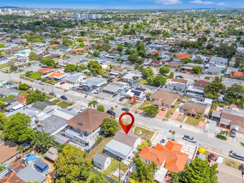 Recently Sold: $665,000 (4 beds, 2 baths, 1171 Square Feet)