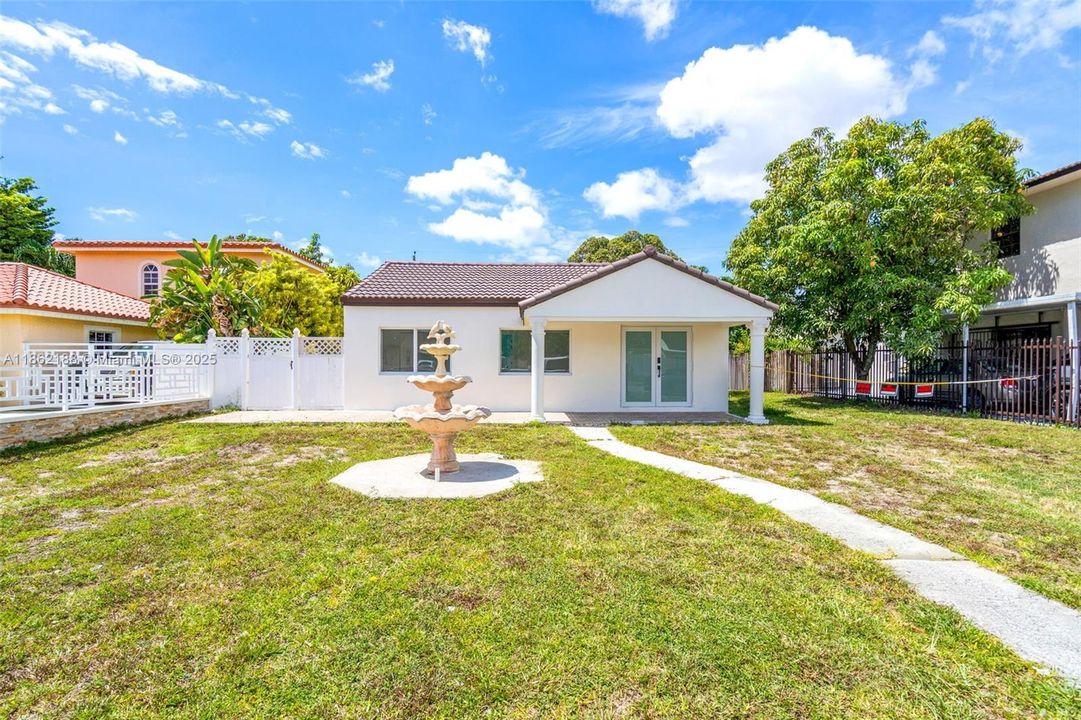Recently Sold: $665,000 (4 beds, 2 baths, 1171 Square Feet)