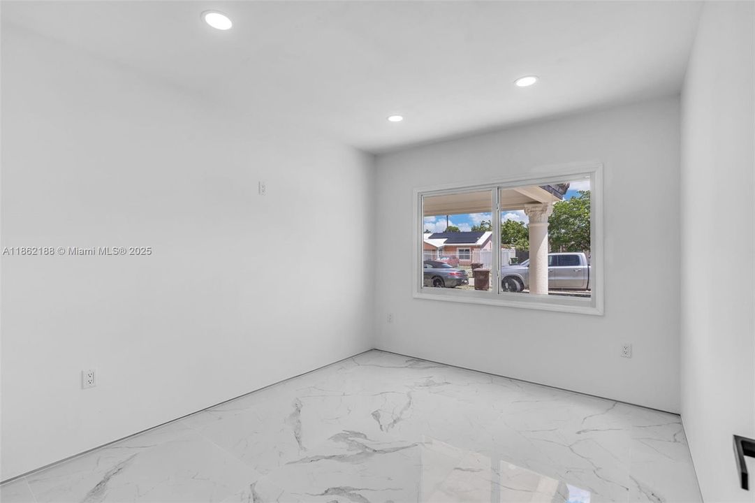 Recently Sold: $665,000 (4 beds, 2 baths, 1171 Square Feet)