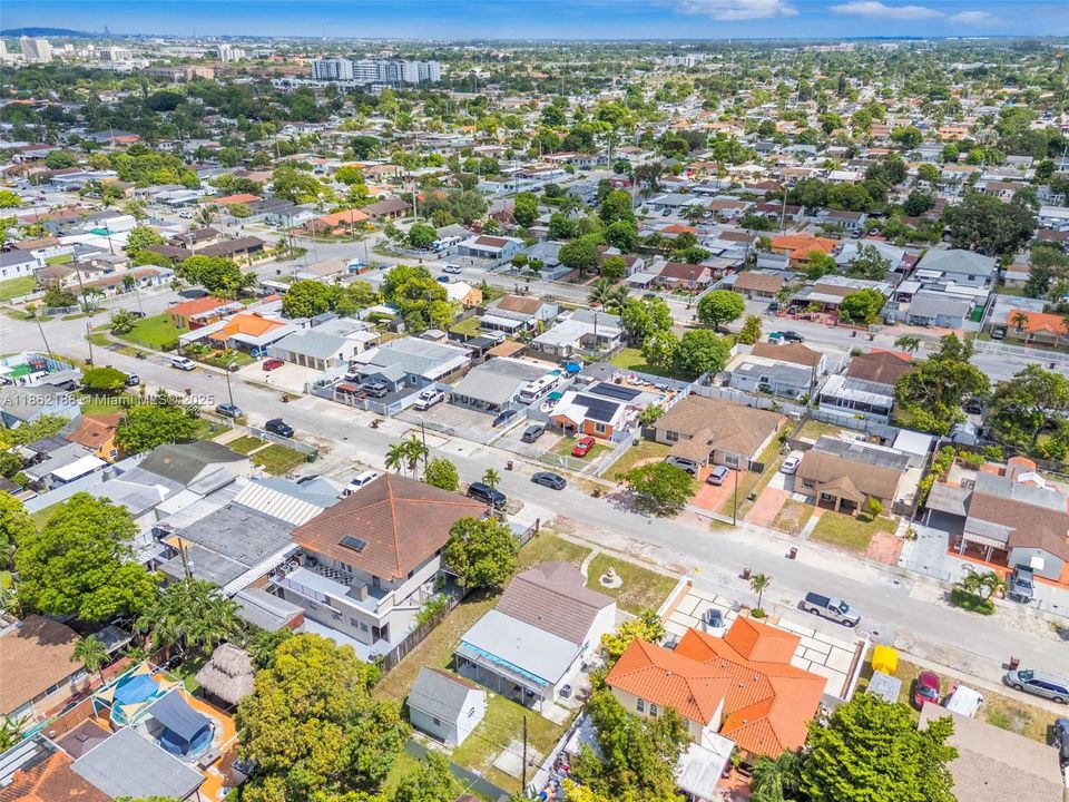 Recently Sold: $665,000 (4 beds, 2 baths, 1171 Square Feet)