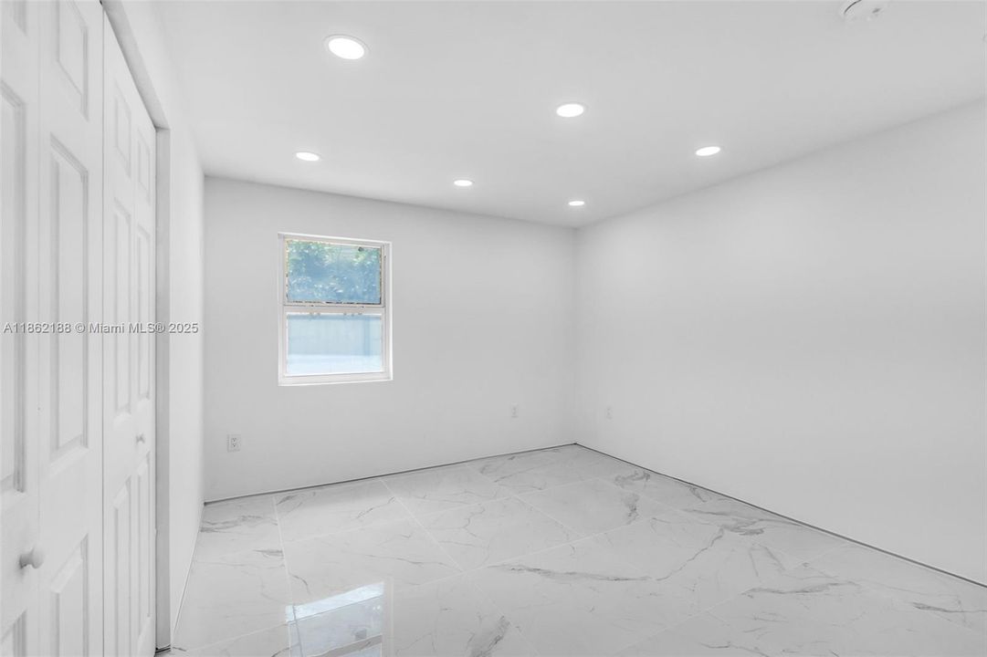 Recently Sold: $665,000 (4 beds, 2 baths, 1171 Square Feet)