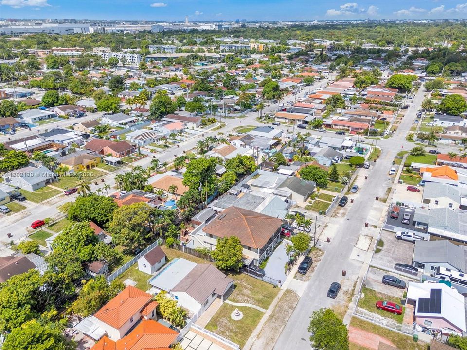 Recently Sold: $665,000 (4 beds, 2 baths, 1171 Square Feet)