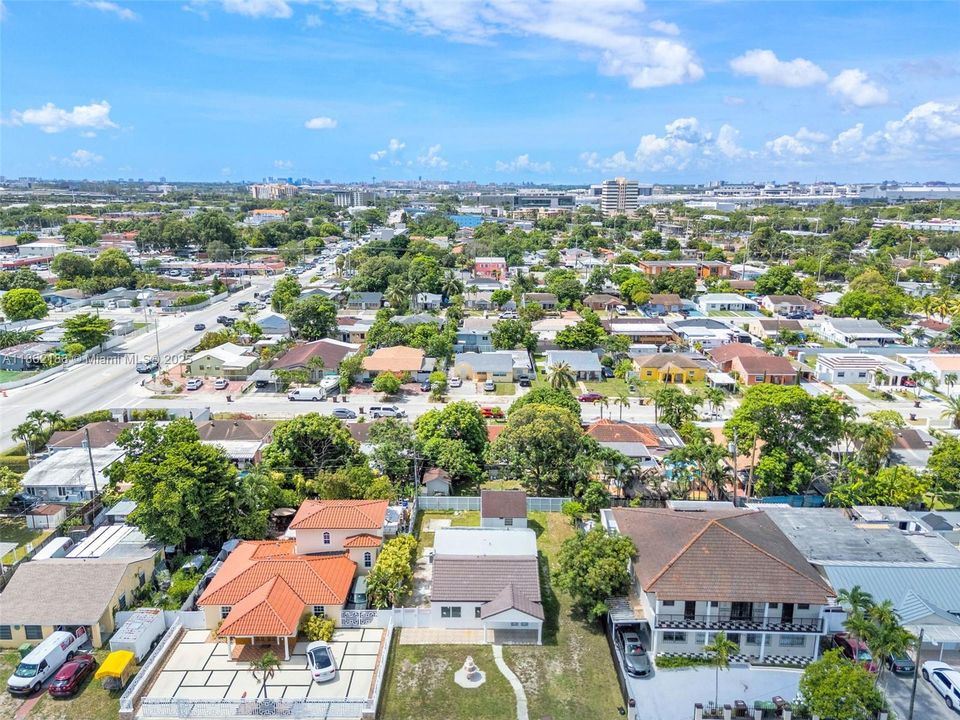 Recently Sold: $665,000 (4 beds, 2 baths, 1171 Square Feet)