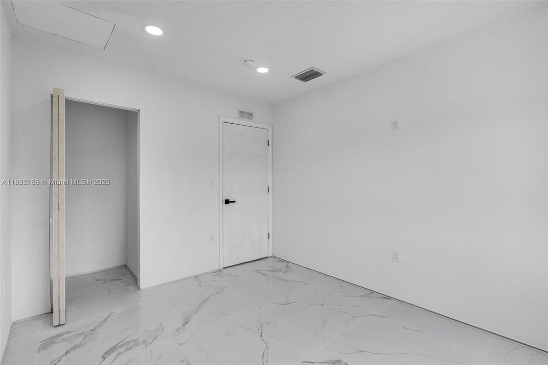 Recently Sold: $665,000 (4 beds, 2 baths, 1171 Square Feet)