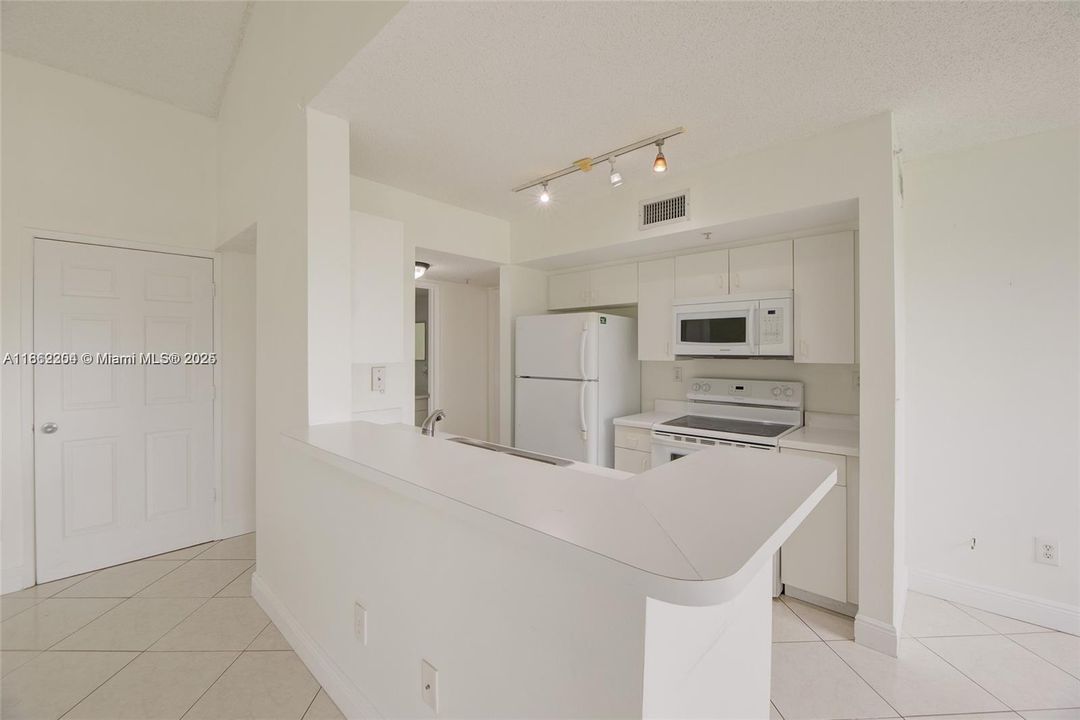 Recientemente alquilado: $1,850 (1 camas, 1 baños, 823 Pies cuadrados)