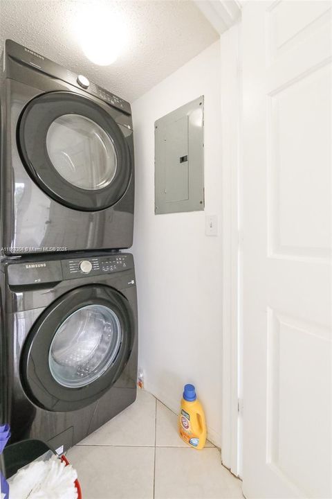 Recientemente alquilado: $1,850 (1 camas, 1 baños, 823 Pies cuadrados)