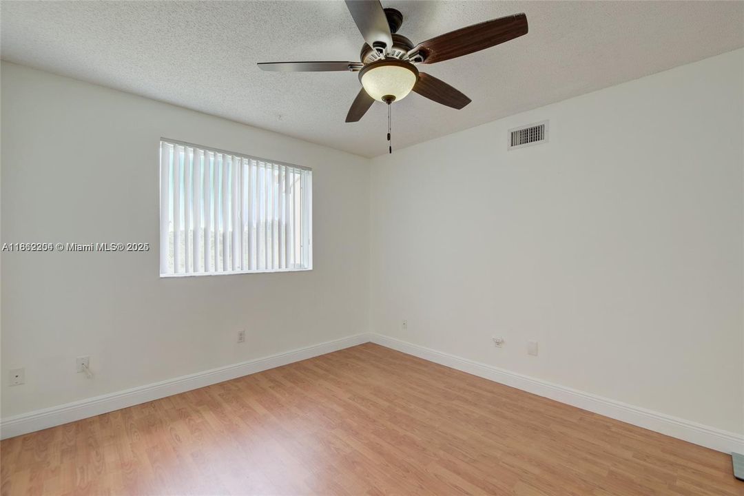 Recientemente alquilado: $1,850 (1 camas, 1 baños, 823 Pies cuadrados)