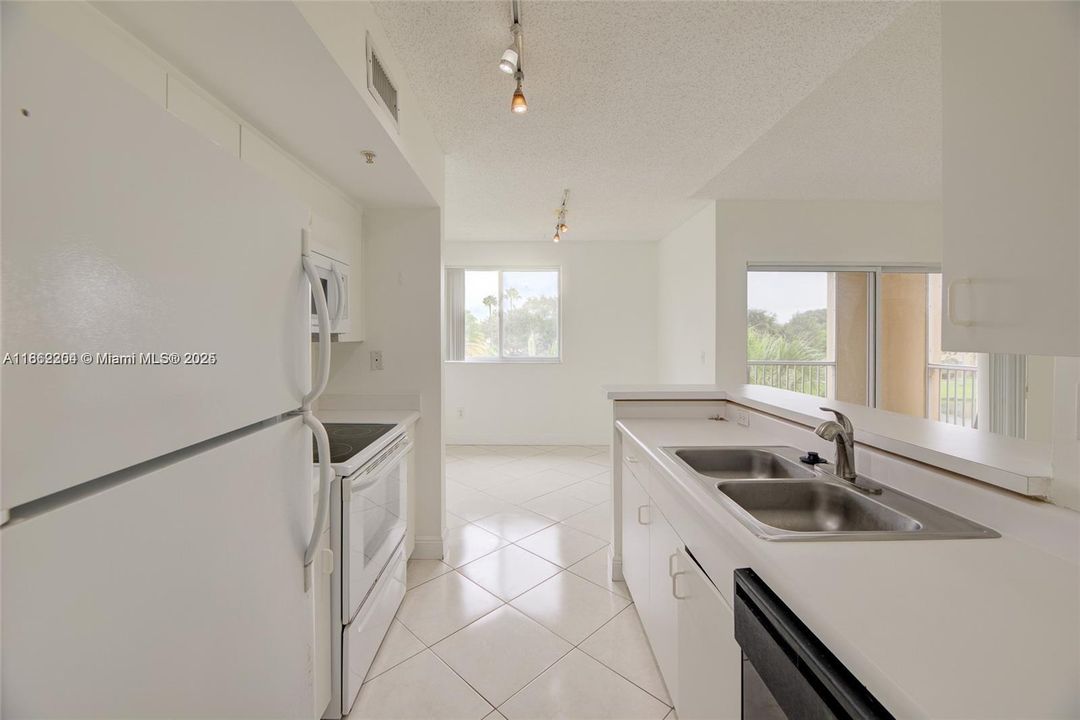 Recientemente alquilado: $1,850 (1 camas, 1 baños, 823 Pies cuadrados)