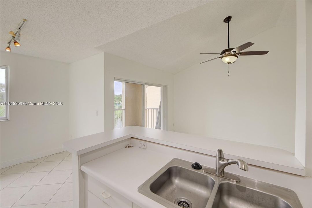 Recientemente alquilado: $1,850 (1 camas, 1 baños, 823 Pies cuadrados)