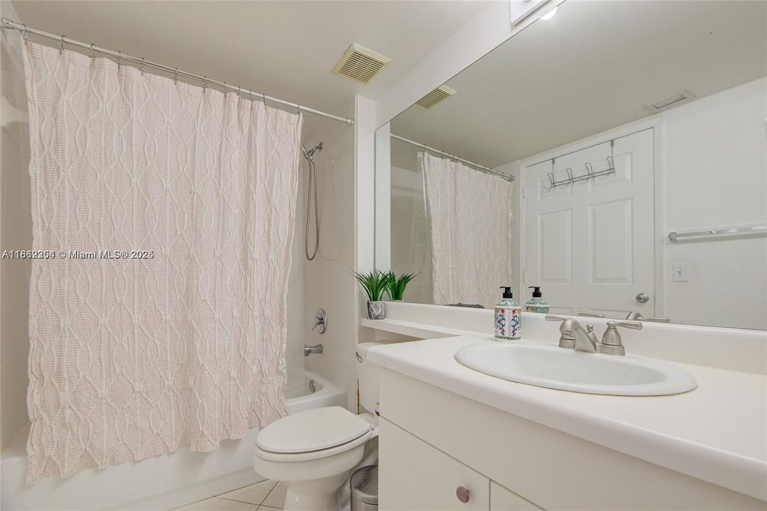 Recientemente alquilado: $1,850 (1 camas, 1 baños, 823 Pies cuadrados)