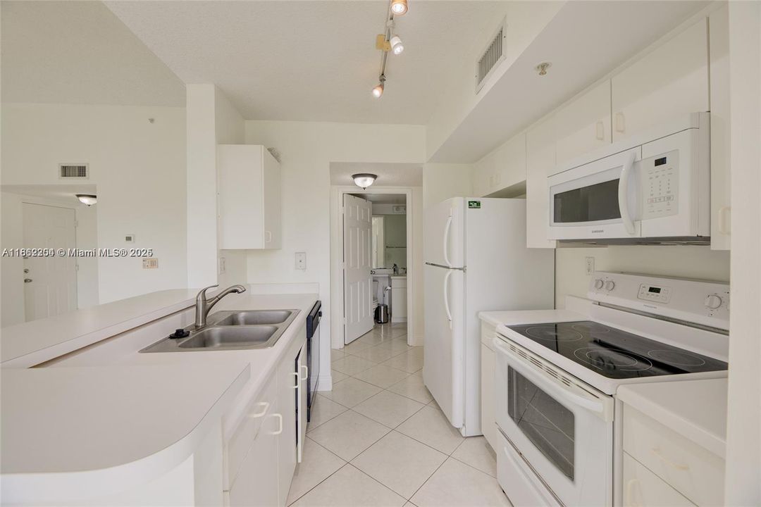 Recientemente alquilado: $1,850 (1 camas, 1 baños, 823 Pies cuadrados)