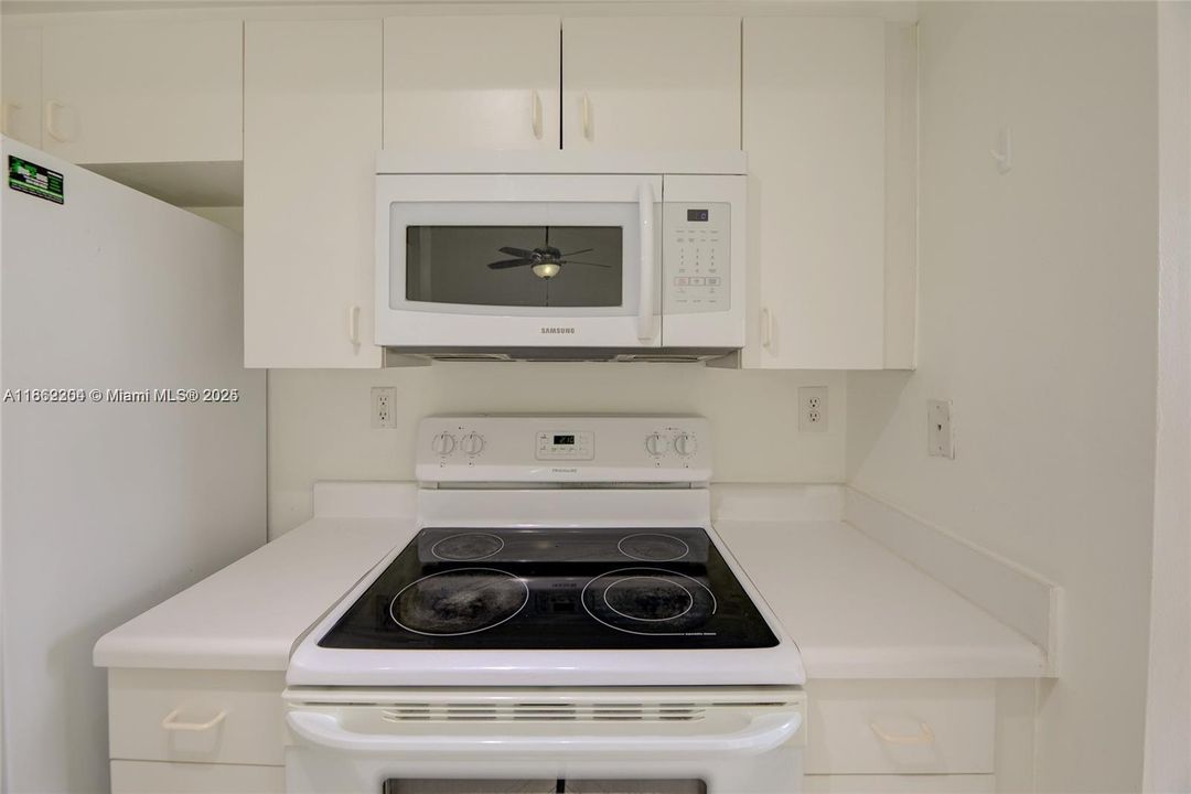 Recientemente alquilado: $1,850 (1 camas, 1 baños, 823 Pies cuadrados)