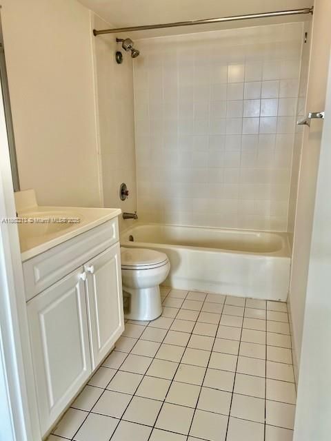 待售: $290,000 (2 贝兹, 2 浴室, 929 平方英尺)