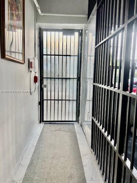 待售: $290,000 (2 贝兹, 2 浴室, 929 平方英尺)