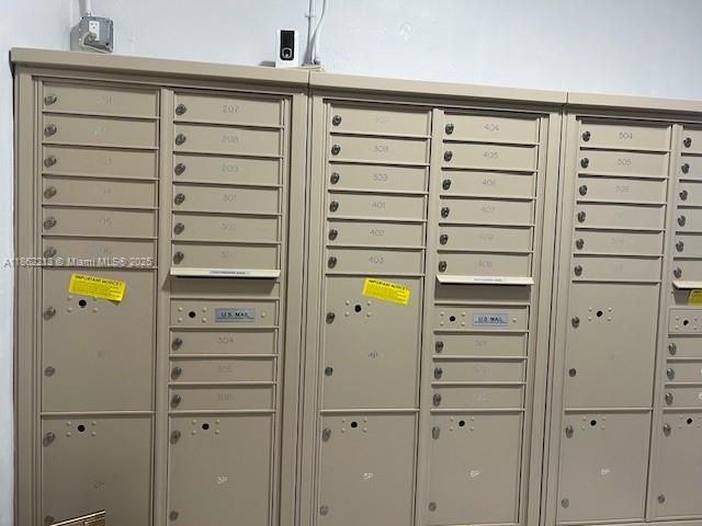 待售: $290,000 (2 贝兹, 2 浴室, 929 平方英尺)