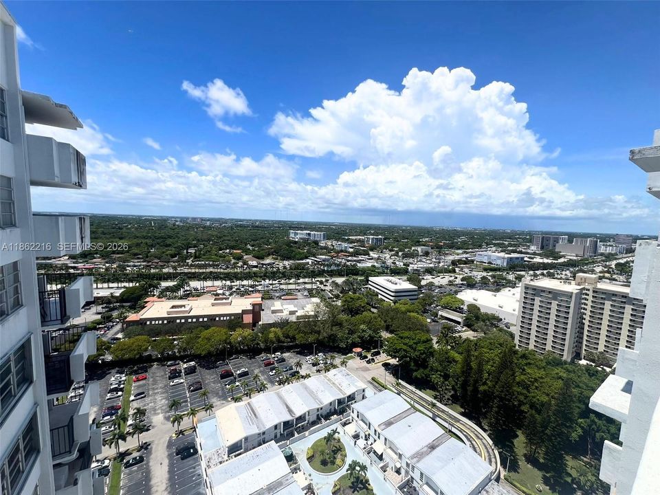 For Sale: $190,000 (1 beds, 1 baths, 873 Square Feet)
