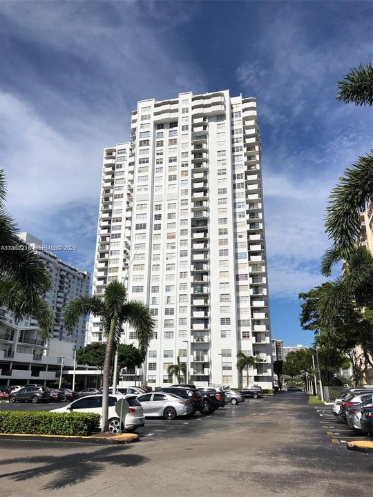 For Sale: $190,000 (1 beds, 1 baths, 873 Square Feet)