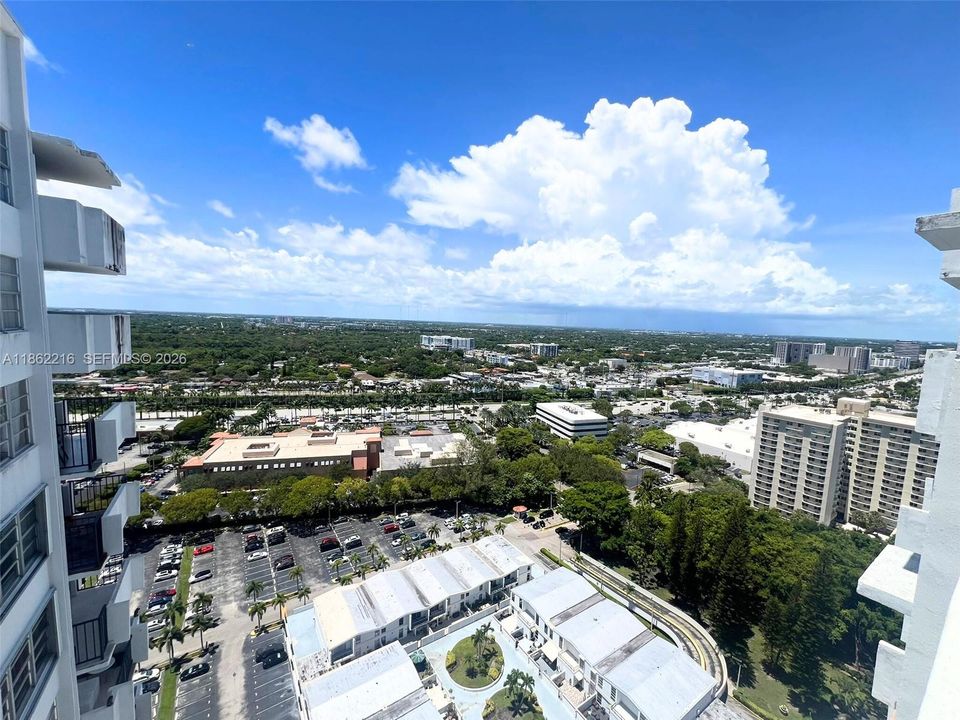 For Sale: $190,000 (1 beds, 1 baths, 873 Square Feet)