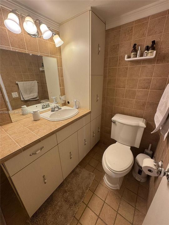 For Sale: $190,000 (1 beds, 1 baths, 873 Square Feet)