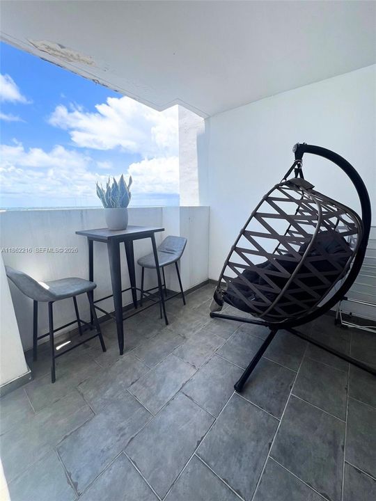 For Sale: $190,000 (1 beds, 1 baths, 873 Square Feet)