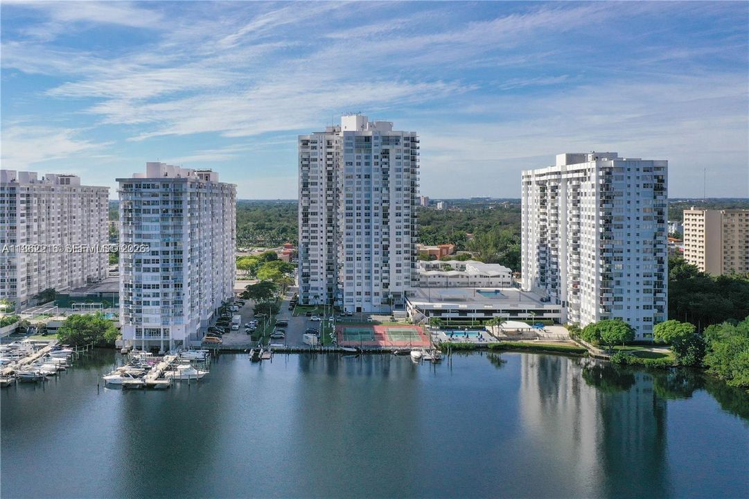 For Sale: $190,000 (1 beds, 1 baths, 873 Square Feet)