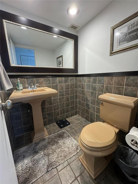 For Sale: $190,000 (1 beds, 1 baths, 873 Square Feet)