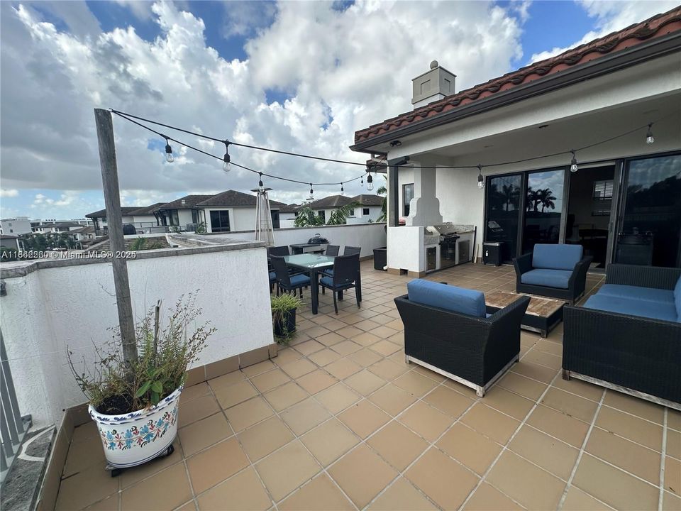 Active With Contract: $5,200 (5 beds, 4 baths, 2696 Square Feet)