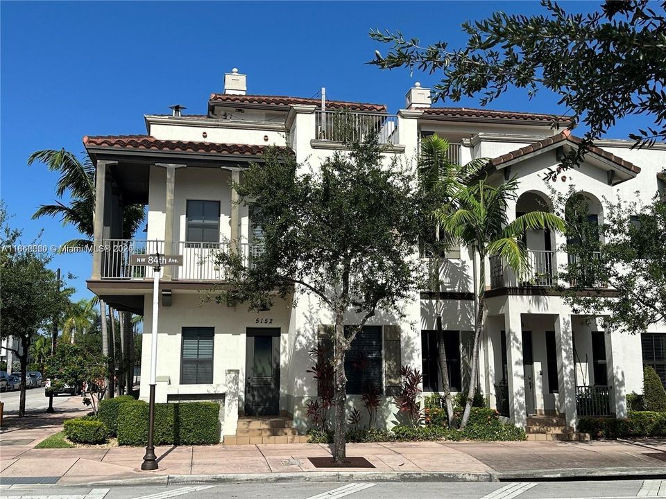 Active With Contract: $5,200 (5 beds, 4 baths, 2696 Square Feet)