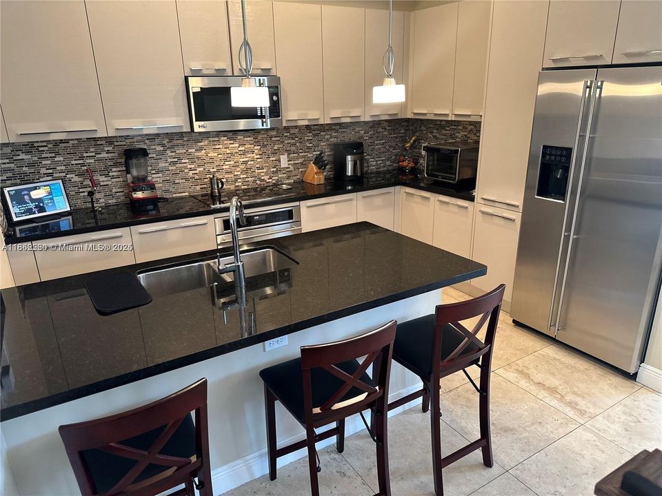 Active With Contract: $5,200 (5 beds, 4 baths, 2696 Square Feet)