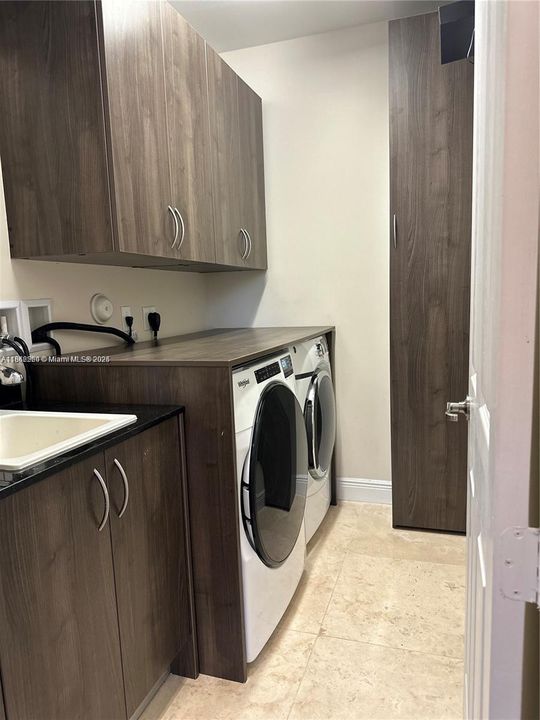 Active With Contract: $5,200 (5 beds, 4 baths, 2696 Square Feet)