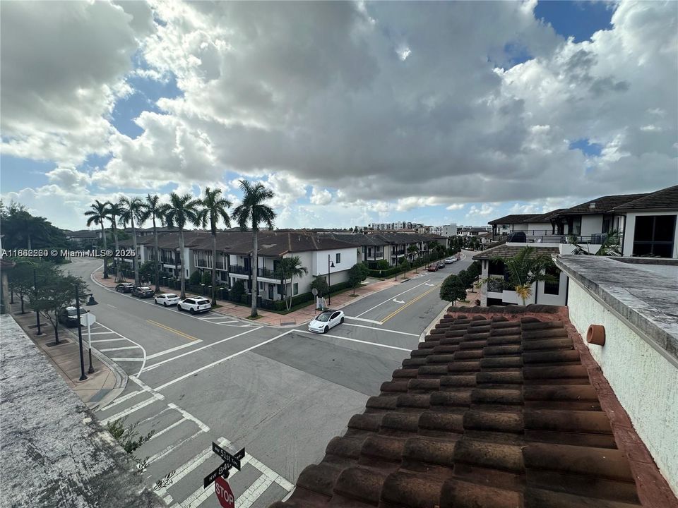 Active With Contract: $5,200 (5 beds, 4 baths, 2696 Square Feet)