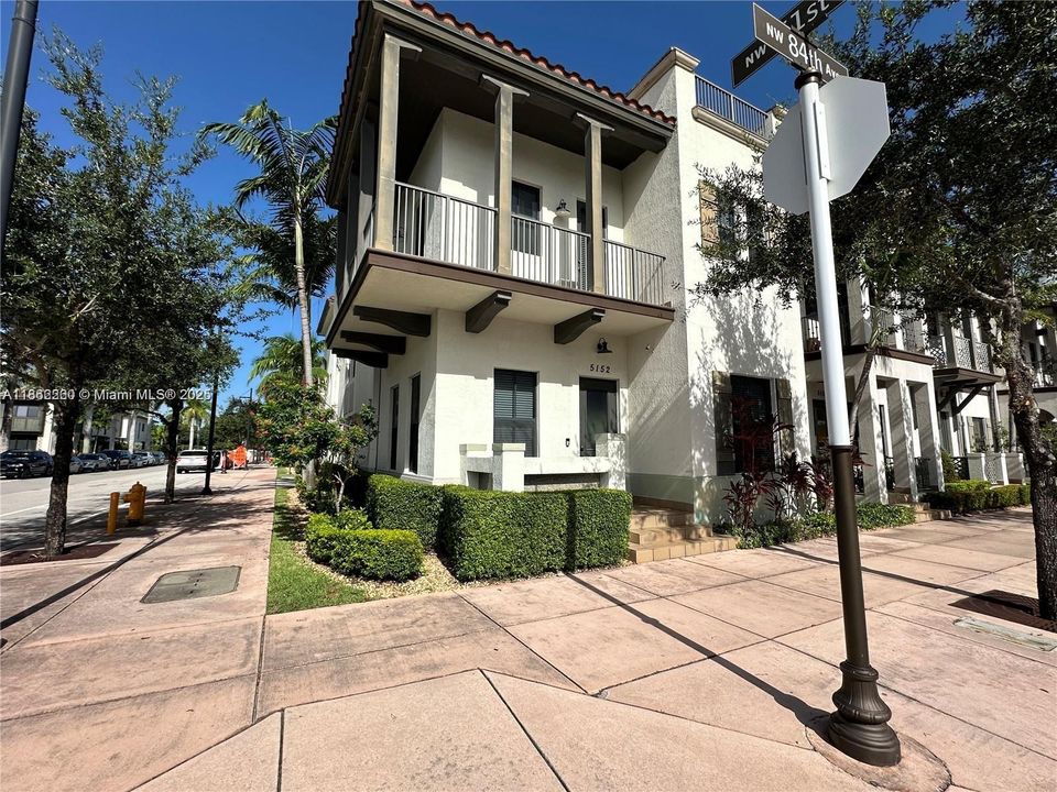 Active With Contract: $5,200 (5 beds, 4 baths, 2696 Square Feet)