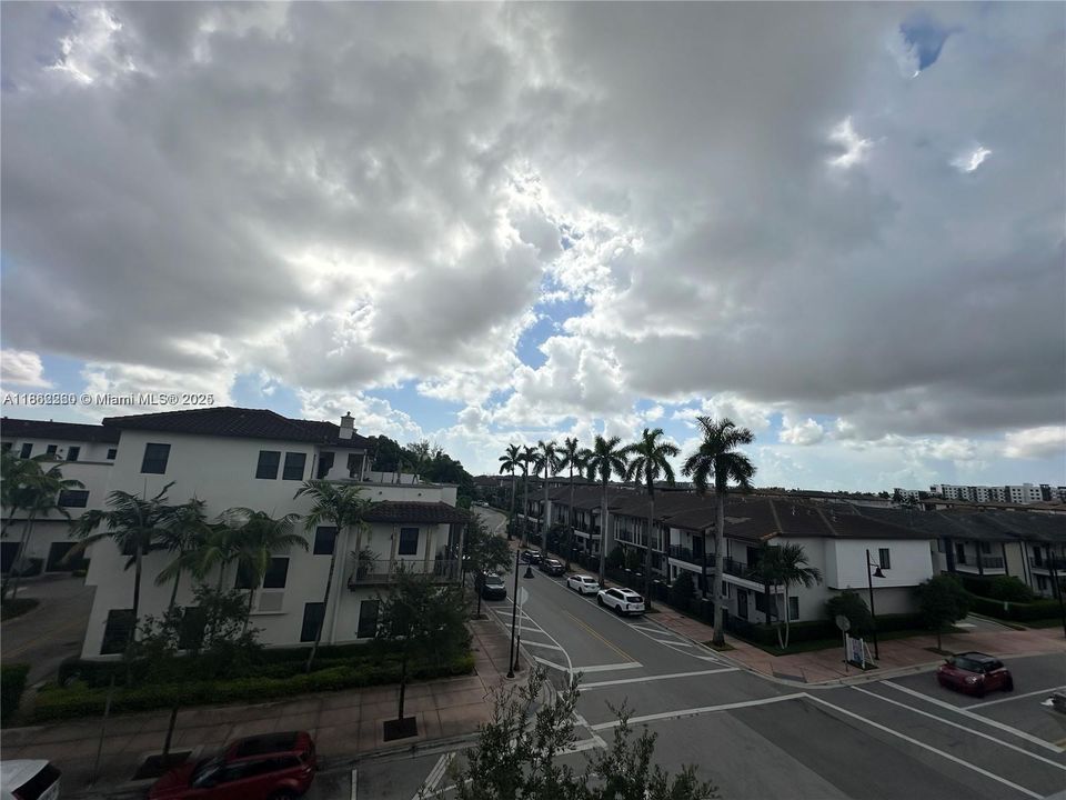 Active With Contract: $5,200 (5 beds, 4 baths, 2696 Square Feet)