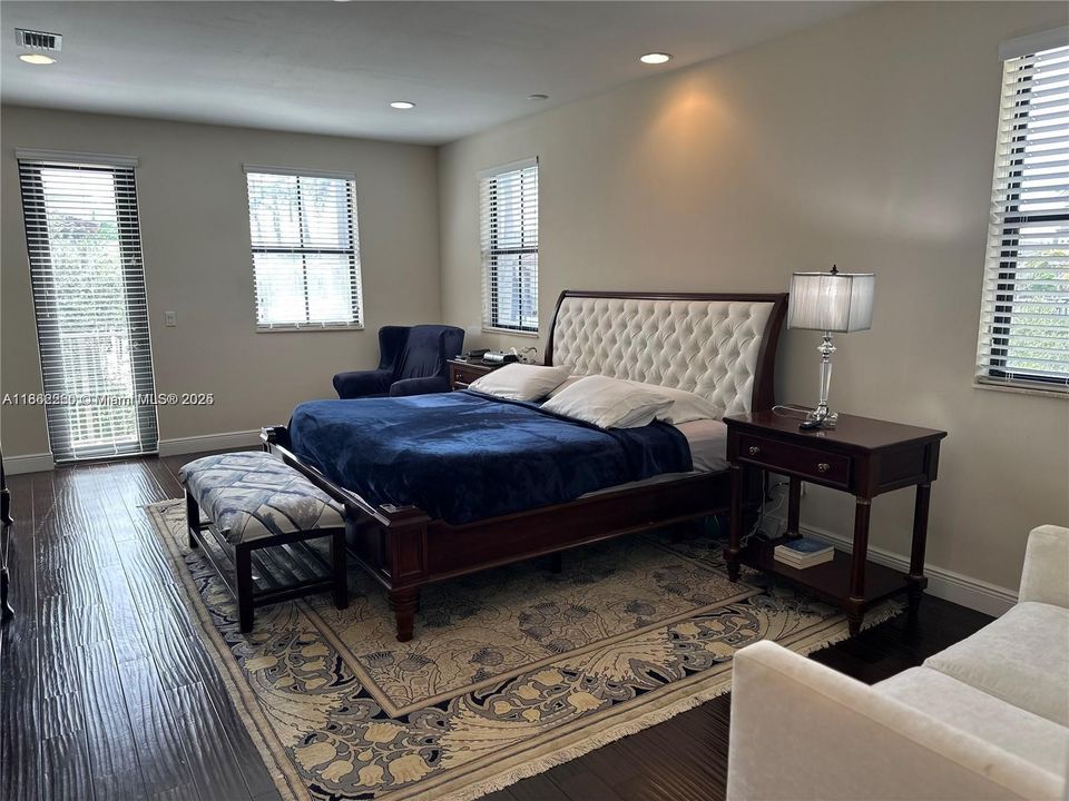 Active With Contract: $5,200 (5 beds, 4 baths, 2696 Square Feet)