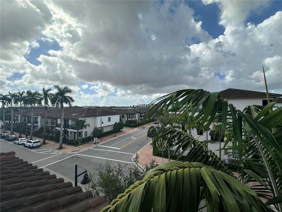 Active With Contract: $5,200 (5 beds, 4 baths, 2696 Square Feet)