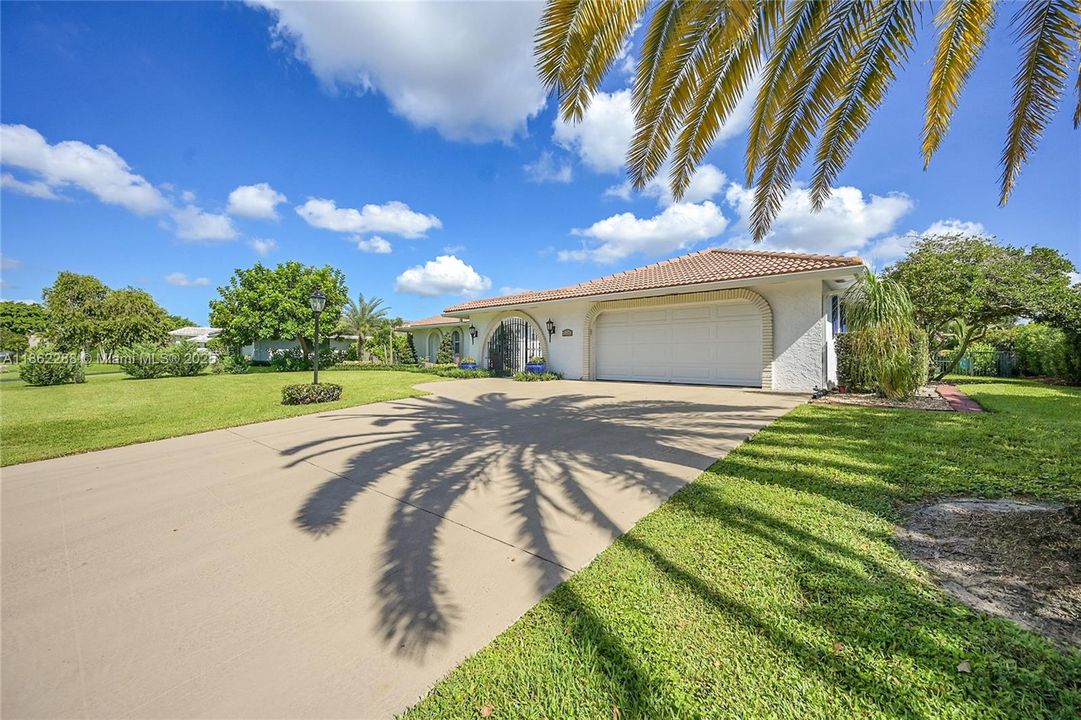 待售: $999,000 (4 贝兹, 3 浴室, 2557 平方英尺)