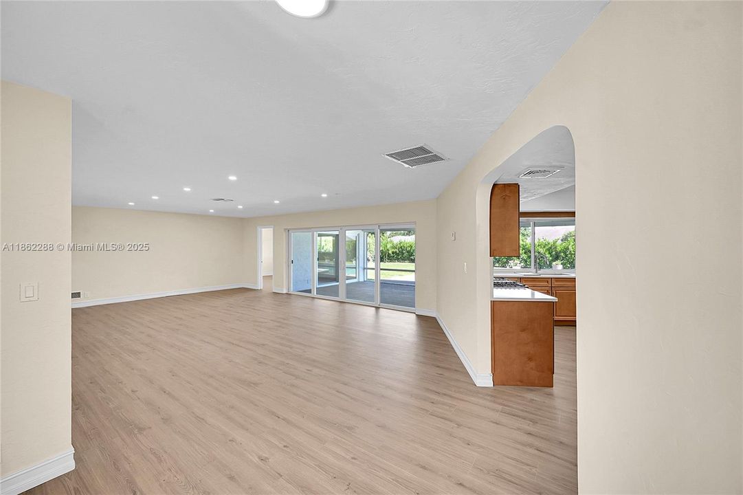 待售: $999,000 (4 贝兹, 3 浴室, 2557 平方英尺)