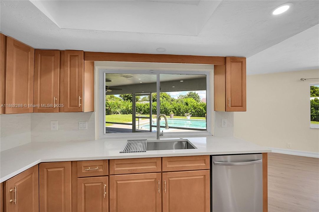 待售: $999,000 (4 贝兹, 3 浴室, 2557 平方英尺)