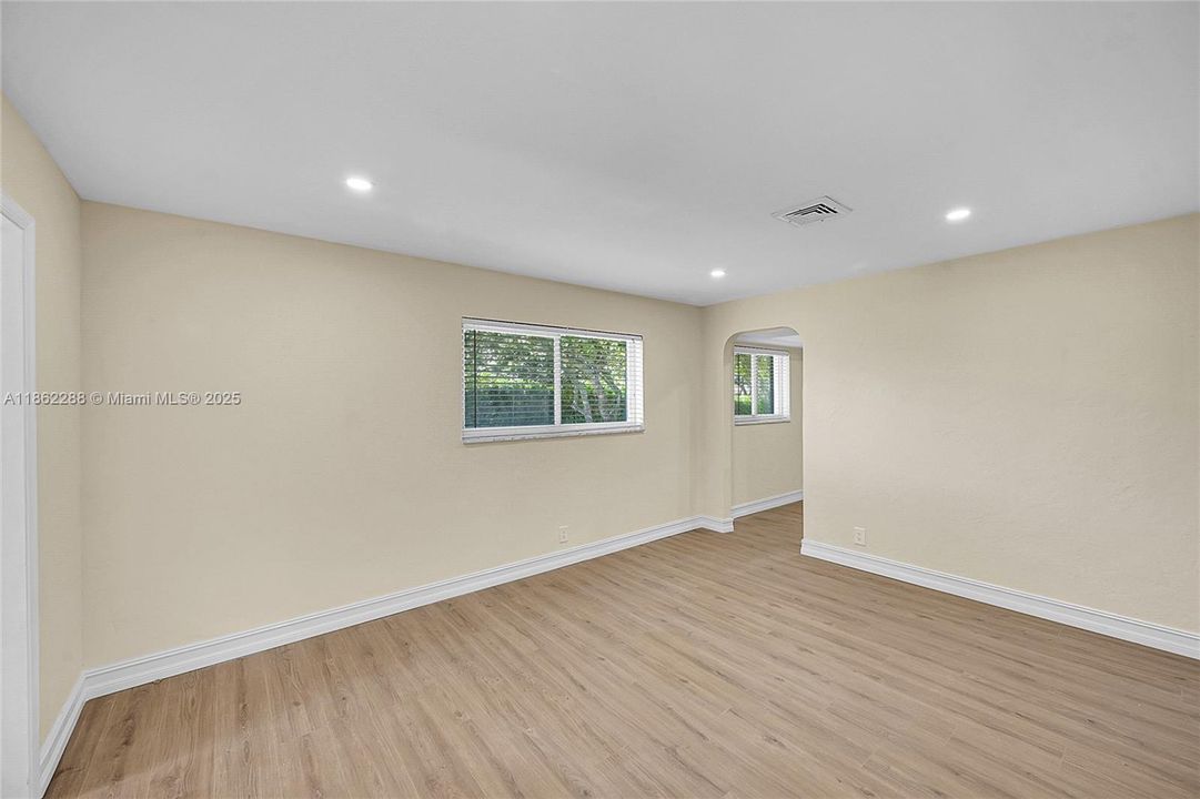 待售: $999,000 (4 贝兹, 3 浴室, 2557 平方英尺)