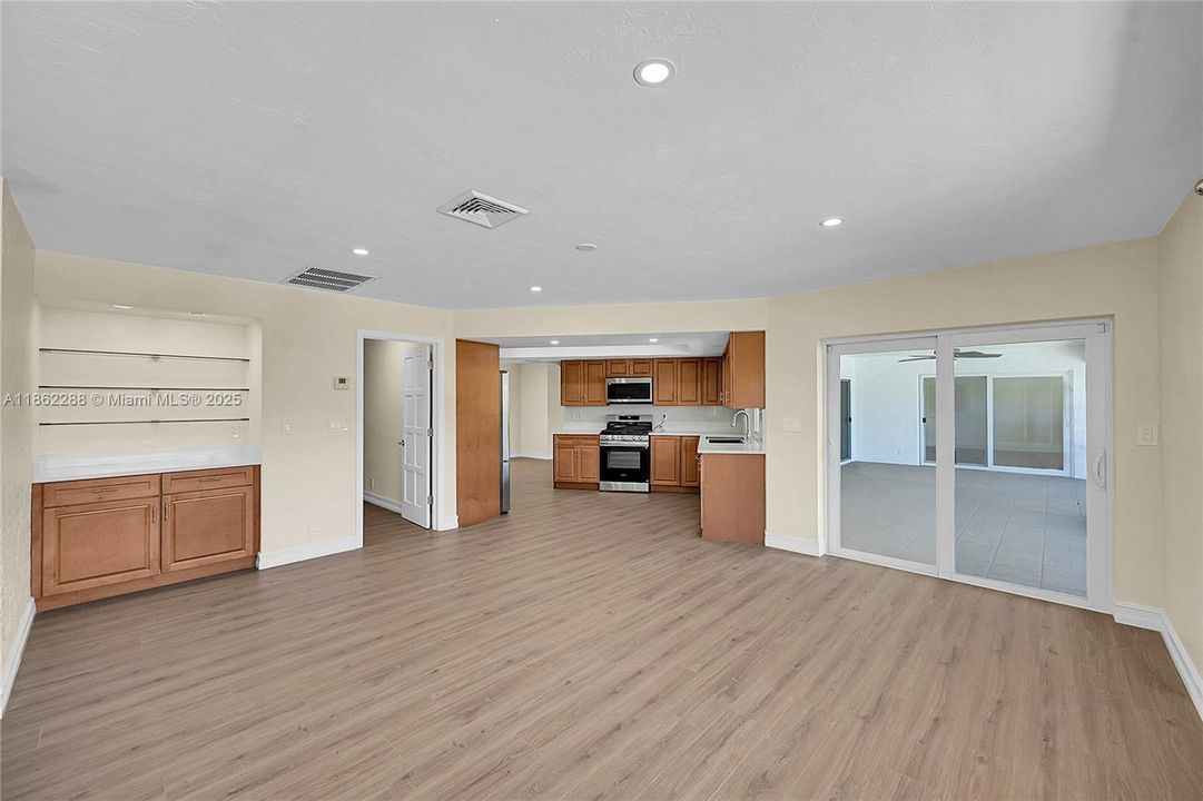 待售: $999,000 (4 贝兹, 3 浴室, 2557 平方英尺)