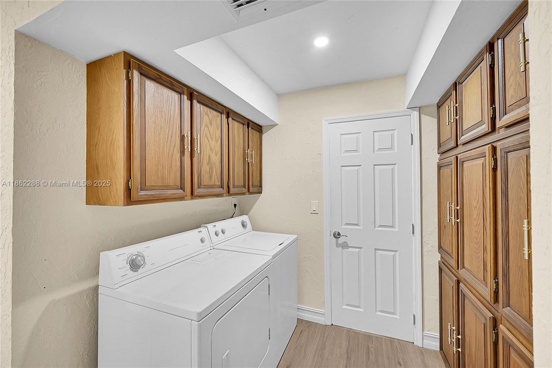 待售: $999,000 (4 贝兹, 3 浴室, 2557 平方英尺)