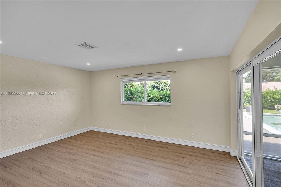 待售: $999,000 (4 贝兹, 3 浴室, 2557 平方英尺)